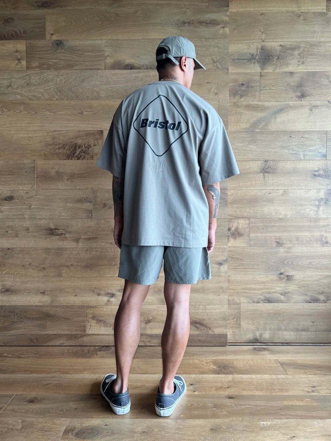 MADNESS X FCRB Double Box Logo - مراجعة Urban Ethnic Fashion وسعره